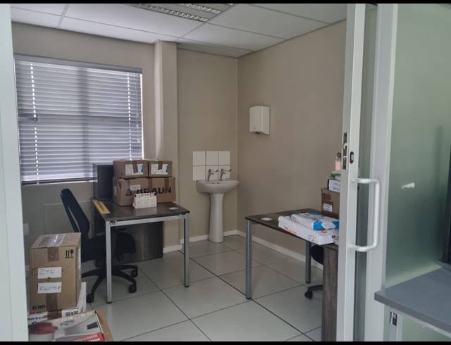 226M² OFFICE TO LET IN SONHEUWEL